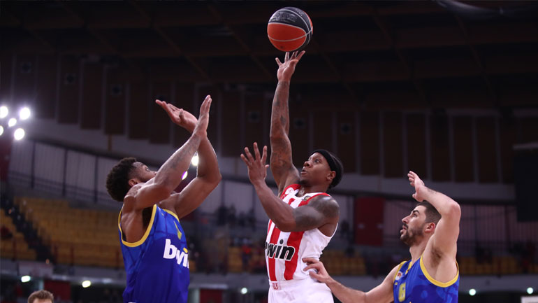 Ο Ολυμπιακός συνέτριψε 101-79 το Περιστέρι στην επιστροφή του Σπανούλη στο ΣΕΦ