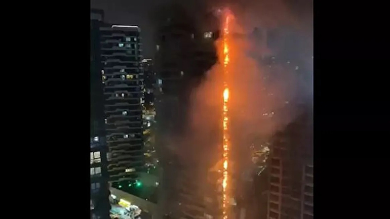 Φωτιά σε ουρανοξύστη στην Κωνσταντινούπολη