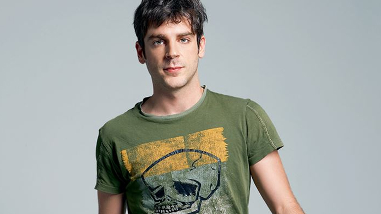 Ο Χάρης Τζωρτζάκης εξομολογείται: «Όταν έσπασε το πόδι του ο γιος μας, μάς ήλεγξαν για παιδική κακοποίηση»