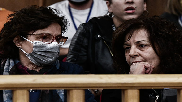 Δίκη Χρυσής Αυγής: Κατέρριψε τα περί συμπλοκής δύο ομάδων στη δολοφονία Φύσσα ο μάρτυρας αστυνομικός