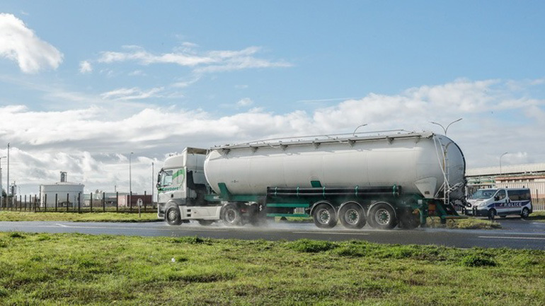 Γαλλία: Συνεχίζεται η απεργία στην TotalEnergies