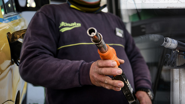 Στροφή 180 μοιρών της κυβέρνησης για το πετρέλαιο κίνησης