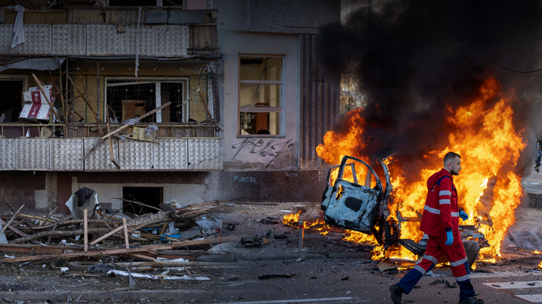 Οι Ρώσοι σφυροκοπούν το Κίεβο