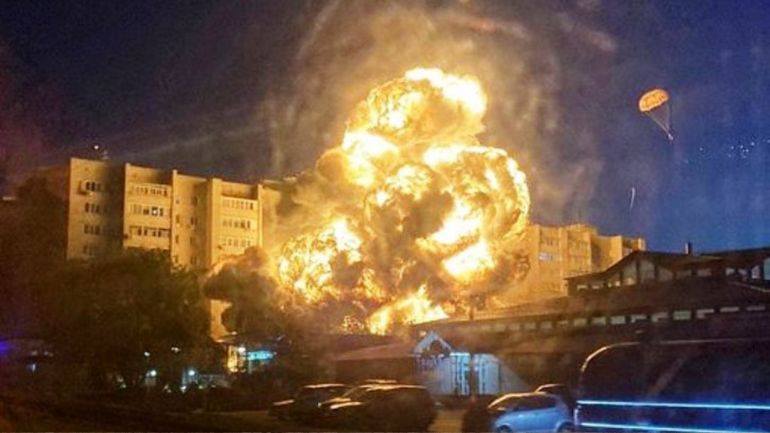 Ρωσία: Αεροσκάφος συνετρίβη σε πολυόροφο κτίριο στη ρωσική πόλη Γεΐσκ – Τέσσερις νεκροί και έξι αγνοούμενοι