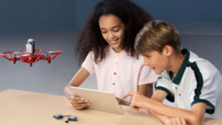 Το πρόγραμμα Dronemaniacs της Overdrone που ανοίγει τα φτερά στα μικρά παιδιά