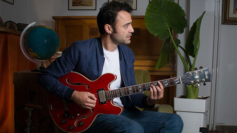 O Remi Cavat στη μουσική σκηνή Σφίγγα