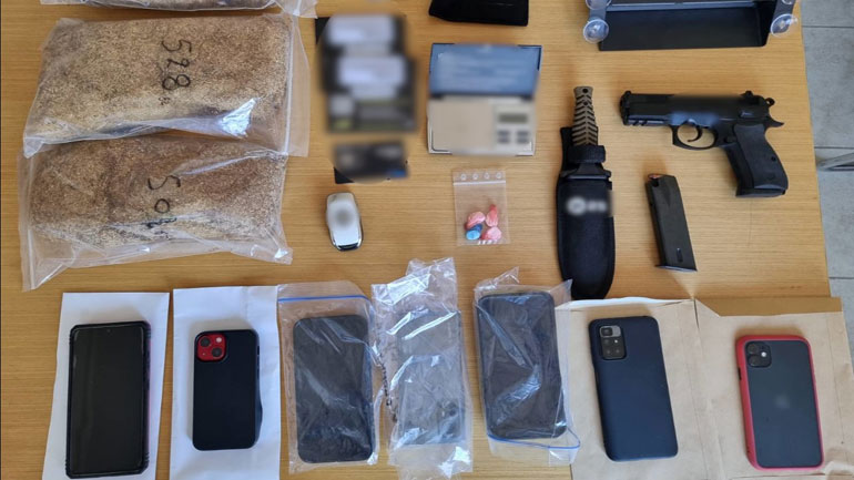 Εξαρθρώθηκε εγκληματική οργάνωση που διακινούσε μετανάστες από τα Ελληνοτουρκικά σύνορα στον Έβρο στο εσωτερικό της χώρας Εξαρθρώθηκε εγκληματική οργάνωση που διακινούσε μετανάστες από τα Ελληνοτουρκικά σύνορα στον Έβρο στο εσωτερικό της χώρας