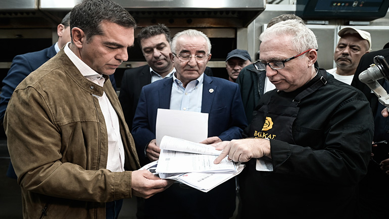 Τσίπρας: Πολιτική επιλογή της κυβέρνησης κάποιοι να θησαυρίζουν και η μεγάλη πλειοψηφία να μη μπορεί να επιβιώσει Τσίπρας: Πολιτική επιλογή της κυβέρνησης κάποιοι να θησαυρίζουν και η μεγάλη πλειοψηφία να μη μπορεί να επιβιώσει