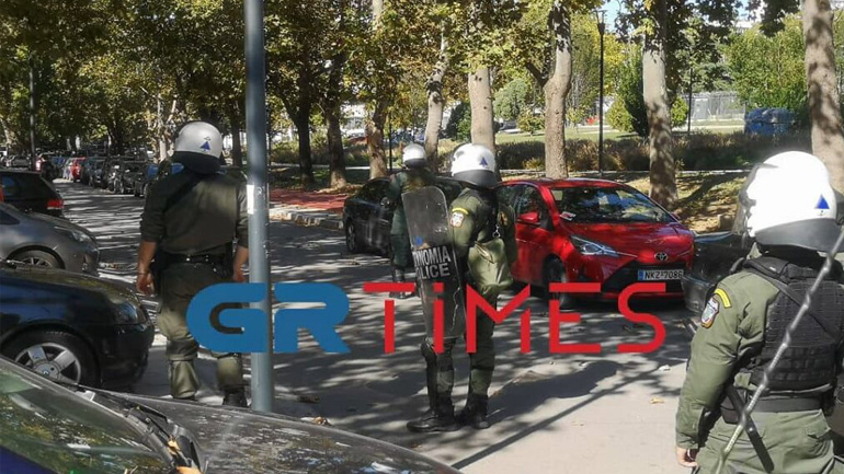 Θεσσαλονίκη: Πώς έπεσε ο φοιτητής από τον 3ο όροφο του ΑΠΘ – Διαμαρτυρία σε εξέλιξη