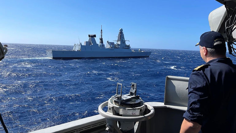 Συνεκπαίδευση φρεγάτας «ΕΛΛΗ» με βρετανικό αντιτορπιλικό νοτιοδυτικά της Κρήτης