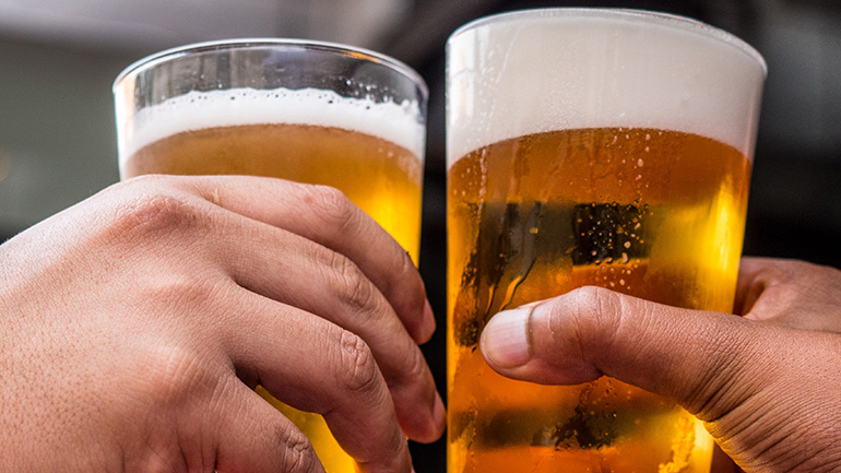 Sober October: Πώς θα ωφελήσει την υγεία μας ένας μήνας χωρίς αλκοόλ 