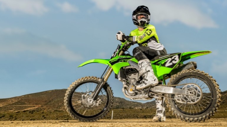 Η Kawasaki παρουσίασε τη νέα KX250 και ανακοίνωσε την τιμή της