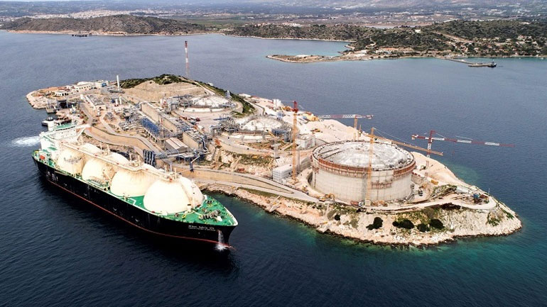 ΔΕΣΦΑ: Η Ρεβυθούσα φορτώνει πλέον και βυτιοφόρα – Ενδιαφέρον και από την Ουκρανία