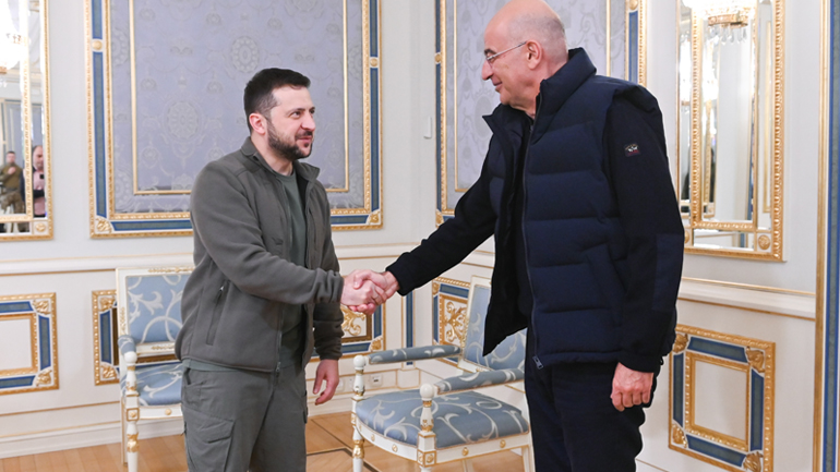Δένδιας σε Ζελένσκι: Η Ελλάδα συνεχίζει την αμέριστη αλληλεγγύη προς την Ουκρανία