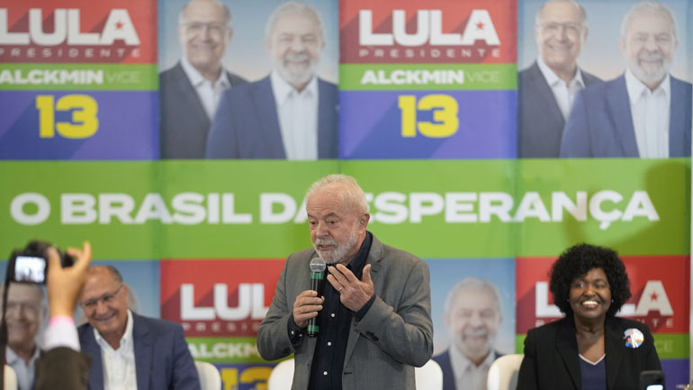 Προεδρικές εκλογές στη Βραζιλία: Συρρικνώνεται το προβάδισμα του Λούλα
