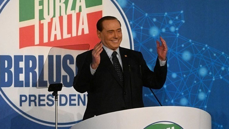 Μπερλουσκόνι: Υπερασπίζεται τον Πούτιν σε νέες μαγνητοφωνημένες δηλώσεις