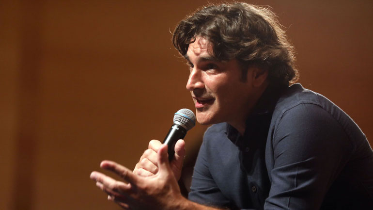 Χριστόφορος Παπακαλιάτης: Μέσα στο ησυχαστήριο του σκηνοθέτη στους Παξούς