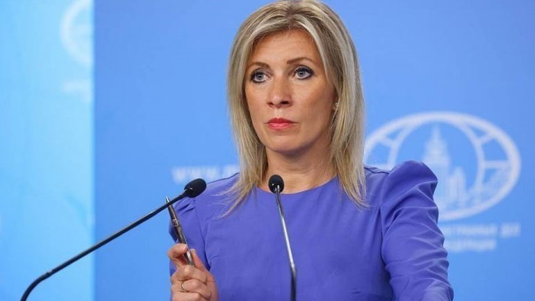 Ζαχάροβα: Aγράμματη και ντροπή της Βρετανίας η Τρας,