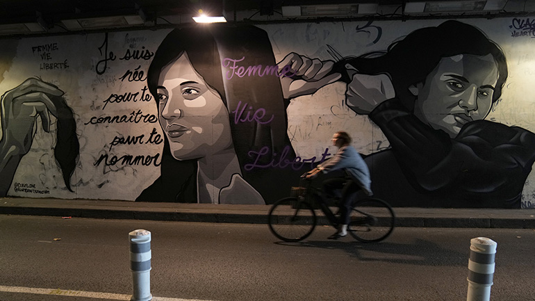 Ιράν: Νεκρή 15χρονη που ξυλοκοπήθηκε από δυνάμεις ασφαλείας στο σχολείο της Ιράν: Νεκρή 15χρονη που ξυλοκοπήθηκε από δυνάμεις ασφαλείας στο σχολείο της