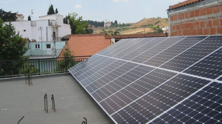 ΥΠΕΝ: Στο 60% η επιδότηση για φωτοβολταϊκά στις στέγες