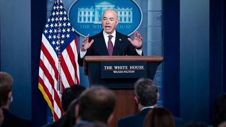 Η Ουάσινγκτον αναστέλλει την απέλαση Αιθιόπων μεταναστών λόγω της κρίσης στη χώρα τους