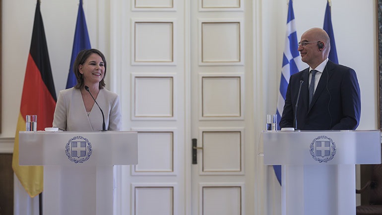 Οι εξελίξεις στην Αν. Μεσόγειο βασικό θέμα στη συνάντηση του Ν. Δένδια με την Αναλένα Μπέρμποκ