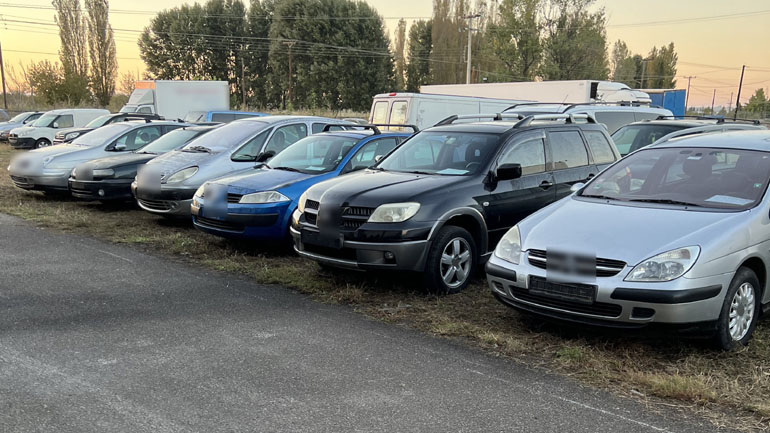 Εξαρθρώθηκε σπείρα που μετέφερε μετανάστες με κλεμμένα πολυτελή αυτοκίνητα