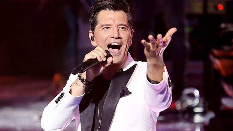 Σάκης Ρουβάς: Η κόρη του τραγουδάει στο Tik Tok και εντυπωσιάζει