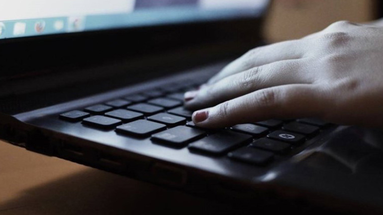 Πάτρα: Κοπέλα εκβίαζε 55χρονο με «ροζ» βίντεο