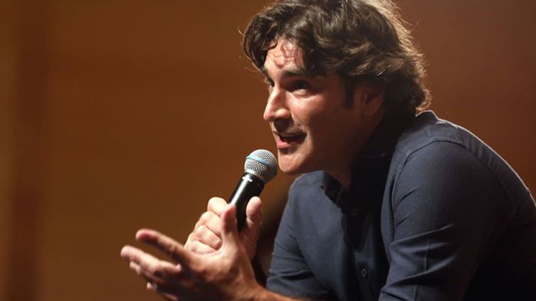 Χριστόφορος Παπακαλιάτης: Μέσα στο ησυχαστήριο του σκηνοθέτη στους Παξούς