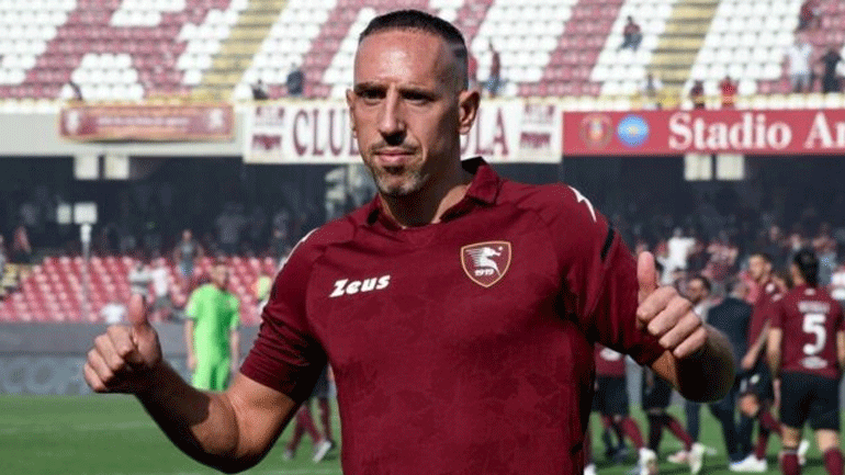 Γαλλία: Ανακοίνωσε το «αντίο» ο Ριμπερί