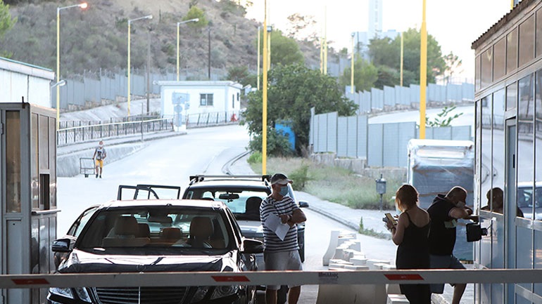 Απολογούνται οι αστυνομικοί μέλη της σπείρας που έβγαλε 700.000 ευρώ από διακίνηση μεταναστών