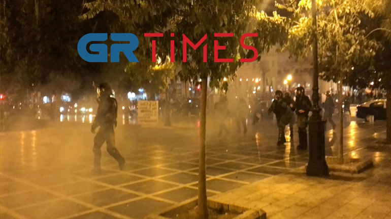 Θεσσαλονίκη: Επεισόδια μεταξύ διαδηλωτών και αστυνομικών στο τέλος πορείας μελών του αντιεξουσιαστικού χώρου