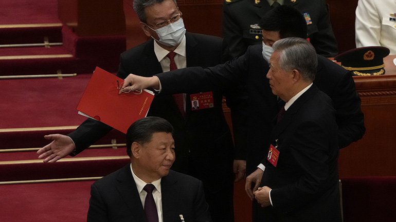 Κίνα: Πέταξαν έξω από το συνέδριο του ΚΚ τον πρώην πρόεδρο Χου Τζιντάο Κίνα: Πέταξαν έξω από το συνέδριο του ΚΚ τον πρώην πρόεδρο Χου Τζιντάο