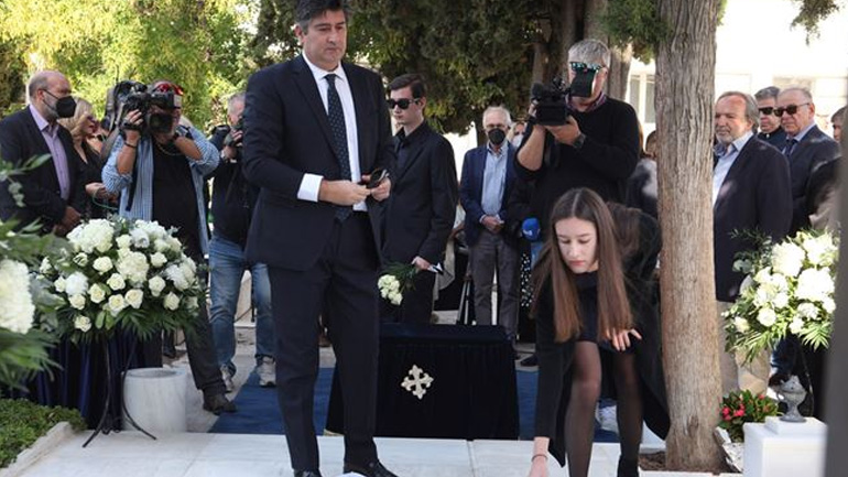 Φώφη Γεννηματά: Συγκινημένοι όσοι βρέθηκαν στο ετήσιο μνημόσυνο στη μνήμη της – Φωτογραφίες