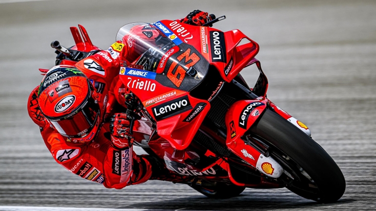 Εκπληκτική νίκη του Bagnaia στην Μαλαισία τον φέρνει μια ανάσα από τον τίτλο