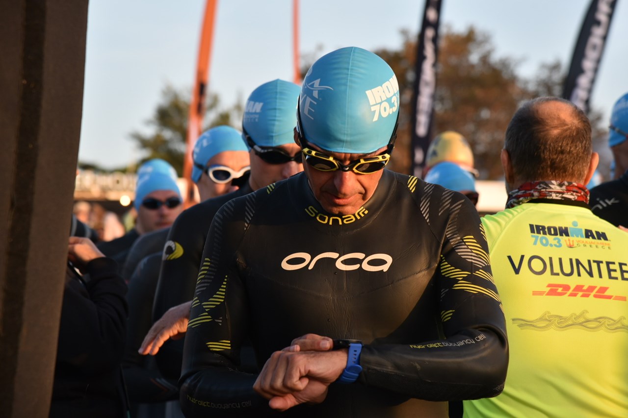 Με την κολύμβηση ξεκίνησε στις 8 το πρωί το τρίαθλο