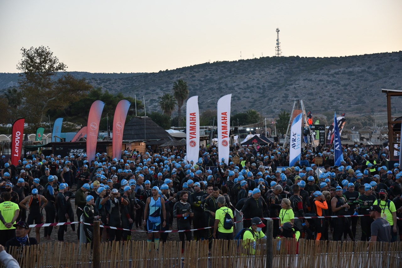 Οι 1.600 αθλητές Έλληνες και ξένοι από 65 χώρες έτοιμοι για την εκκίνηση του IRONMAN