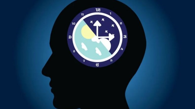 Γιατί το φαγητό αργά το βράδυ συνδέεται με την αύξηση βάρους;