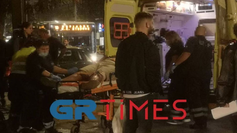 Θεσσαλονίκη: Σύγκρουση μοτοσικλέτας με αυτοκίνητο – Τρεις τραυματίες