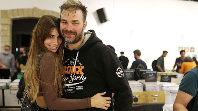 Γιώργος Σαμπάνης: Aγκαλιά με την Ιωάννα Σαρρή στο Γκάζι – Φωτογραφίες