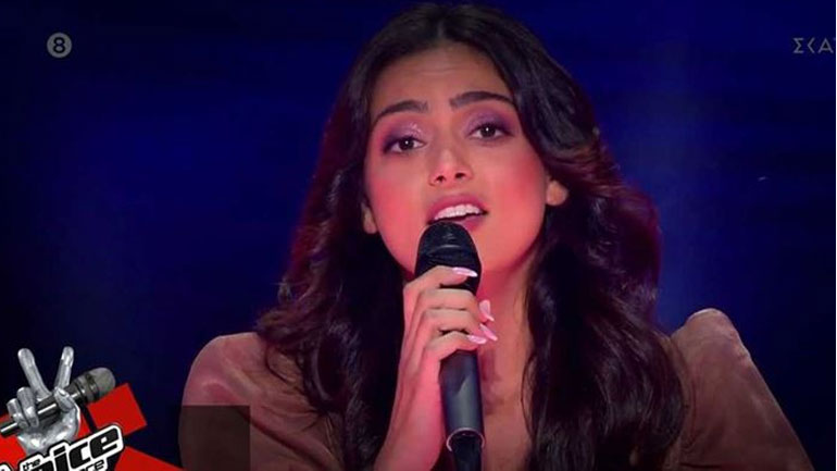 The Voice: Η Ελληνοαμερικανίδα που μάγεψε τους κριτές και θύμισε στους χρήστες του Twitter την Καλομοίρα
