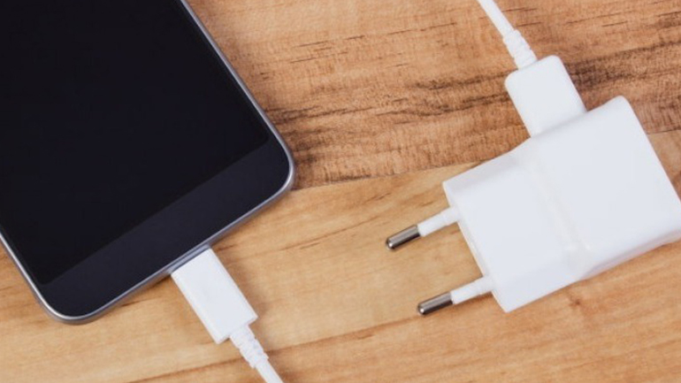 Οι υπουργοί της Ευρωπαϊκής Ένωσης έδωσαν την τελική έγκριση για κοινό φορτιστή