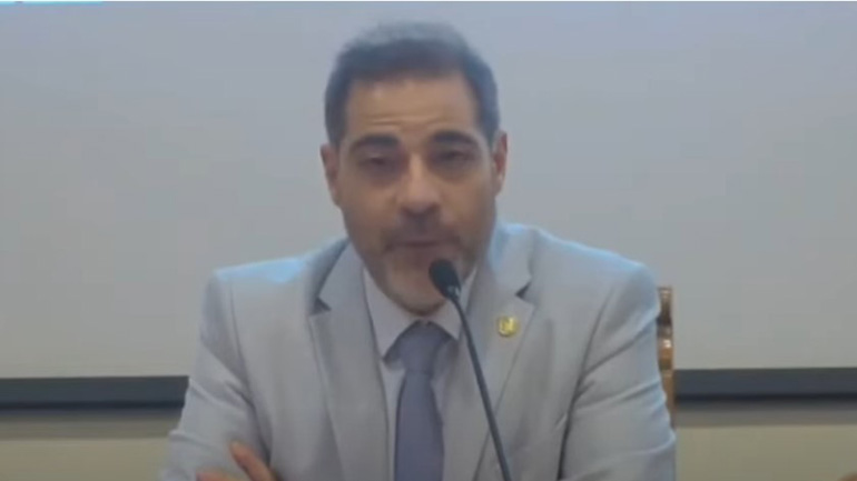 Ο δήμαρχος Αλίμου καταγγέλλει ότι δέχεται απειλές από μπράβους