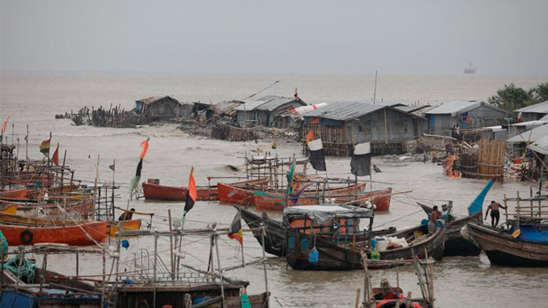 Μπανγκλαντές: Δεκαέξι νεκροί από το πέρασμα του κυκλώνα Σιτράνγκ
