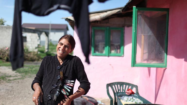 FRA: Μεγάλο ποσοστό των Ρομά στην Ευρώπη και την Ελλάδα ζει σε συνθήκες φτωχοποίησης