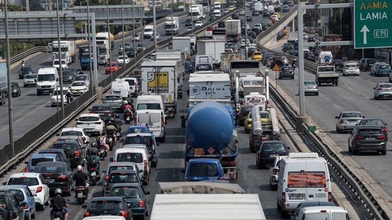 Στο κόκκινο η κίνηση στην Αττική Στο κόκκινο η κίνηση στην Αττική