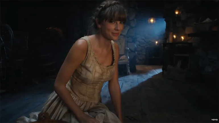 Η Τέιλορ Σουίφτ είναι η Σταχτοπούτα στο βίντεο κλιπ του νέου της τραγουδιού