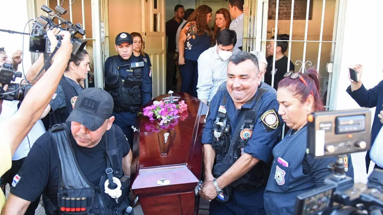 Παραγουάη: Αποπομπή του υπουργού Δικαιοσύνης επειδή επέτρεψε να μπει φέρετρο αντάρτη σε φυλακή Παραγουάη: Αποπομπή του υπουργού Δικαιοσύνης επειδή επέτρεψε να μπει φέρετρο αντάρτη σε φυλακή