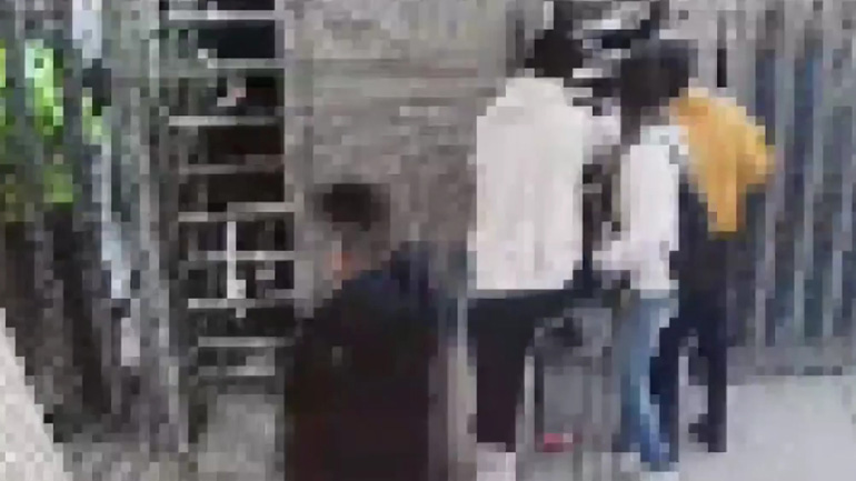 Η ΑΕΚ δημοσιοποίησε video με οπαδούς να παραβιάζουν τα τουρνικέ: «Όσοι καταστρέφουν το γήπεδο δεν ανήκουν στην οικογένειά της»